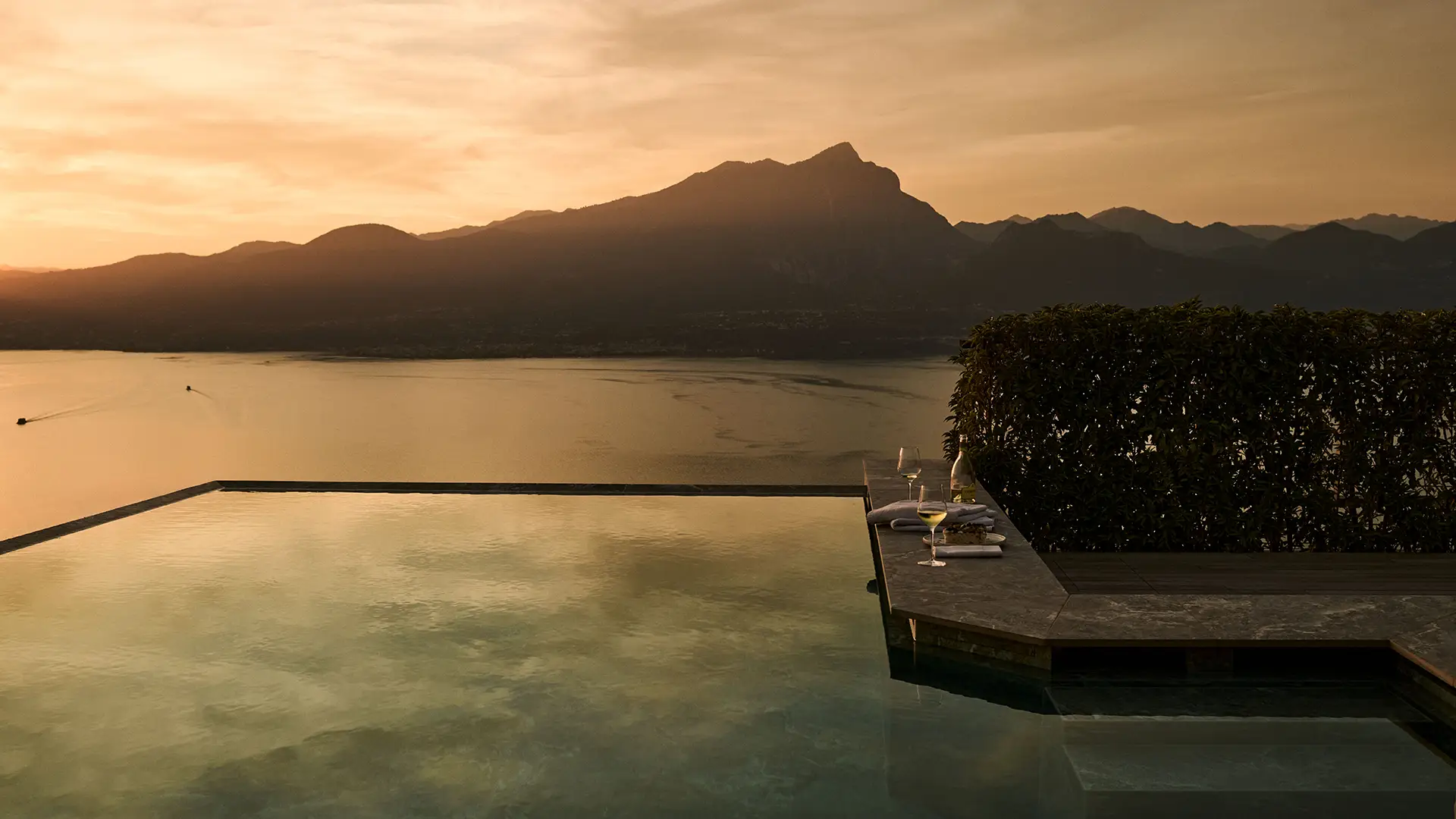 Pool am Abend